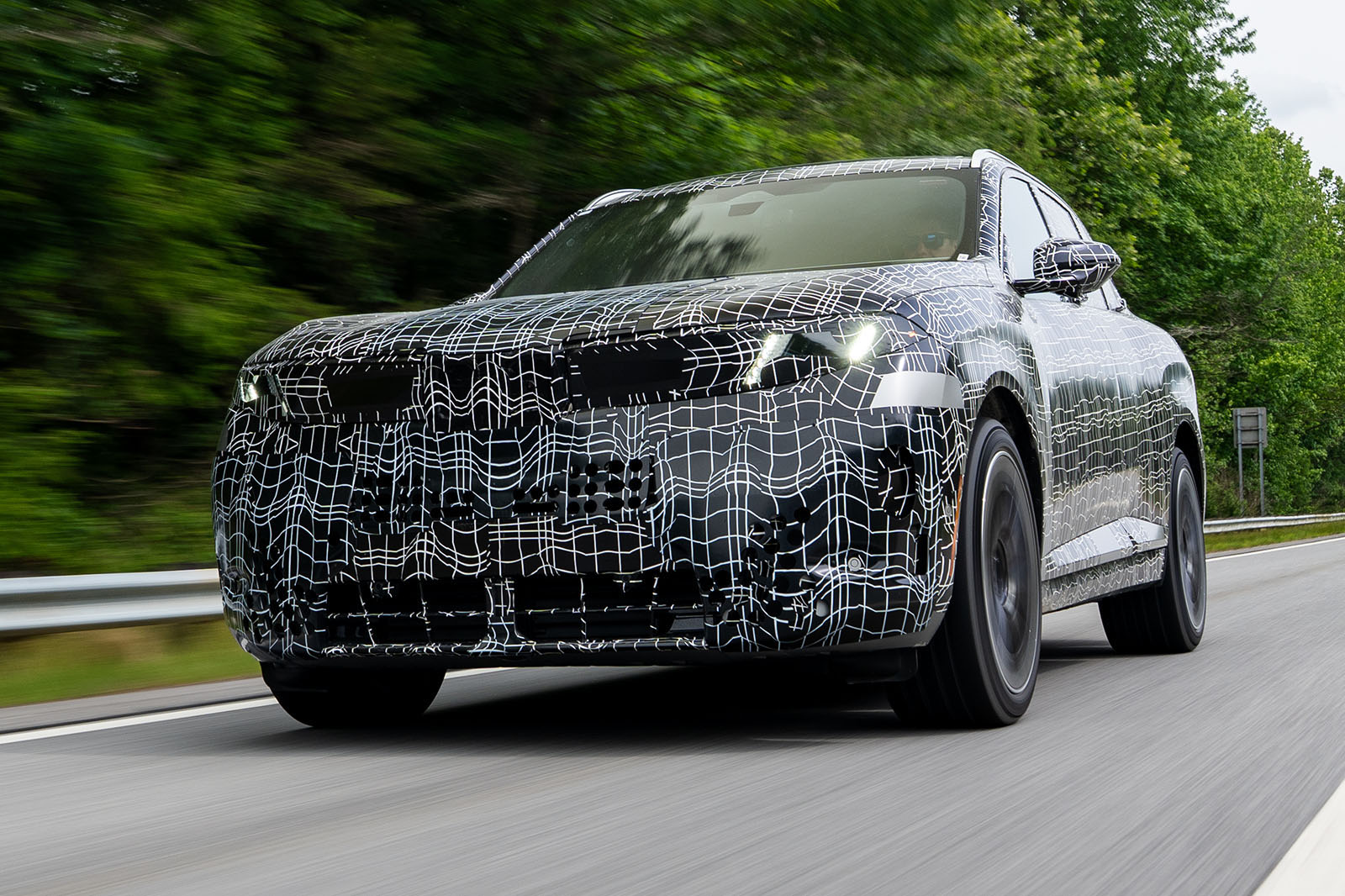 BMW iX5: Legendární SUV se rozsvítí v elektrickém stylu nové éry
