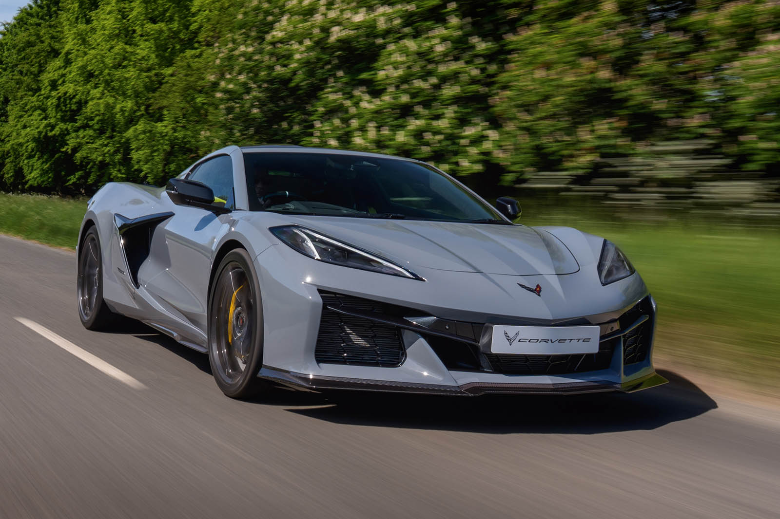 Corvette E RAY review 2025 001