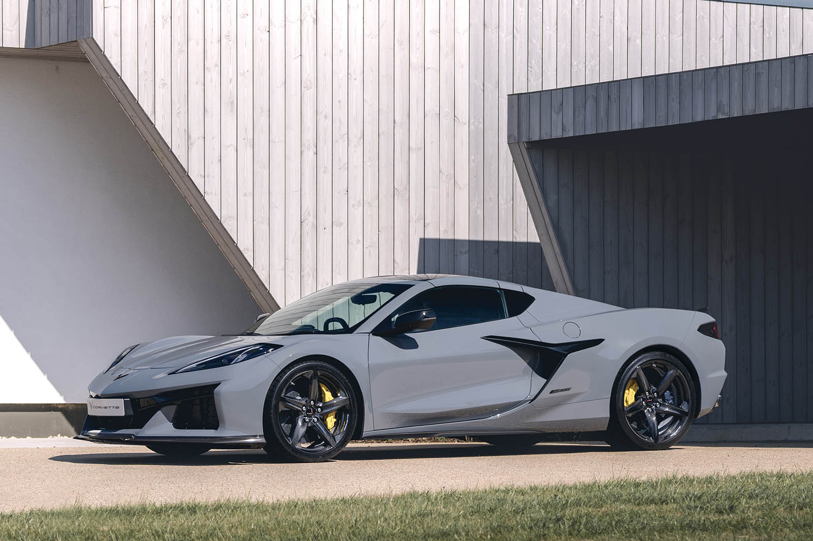 Corvette E RAY review 2025 013