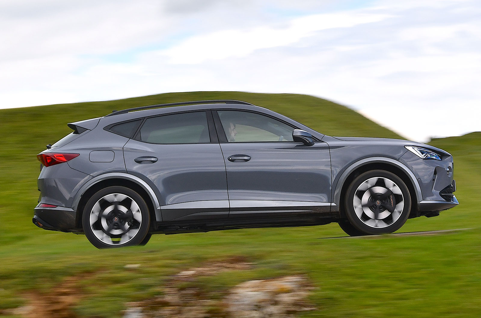 Cupra Formentor 3 side