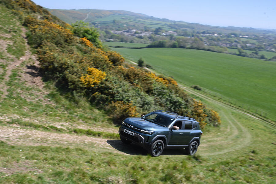 dacia duster off road cornering