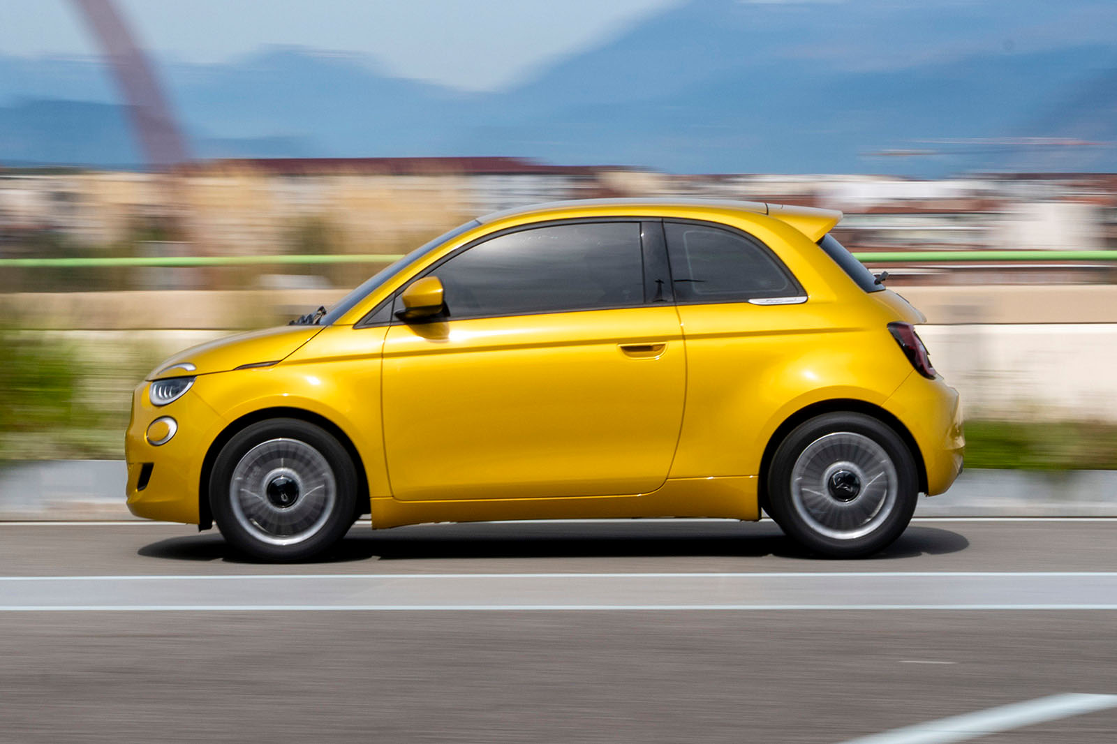 Fiat 500 Hybrid review 2025 002