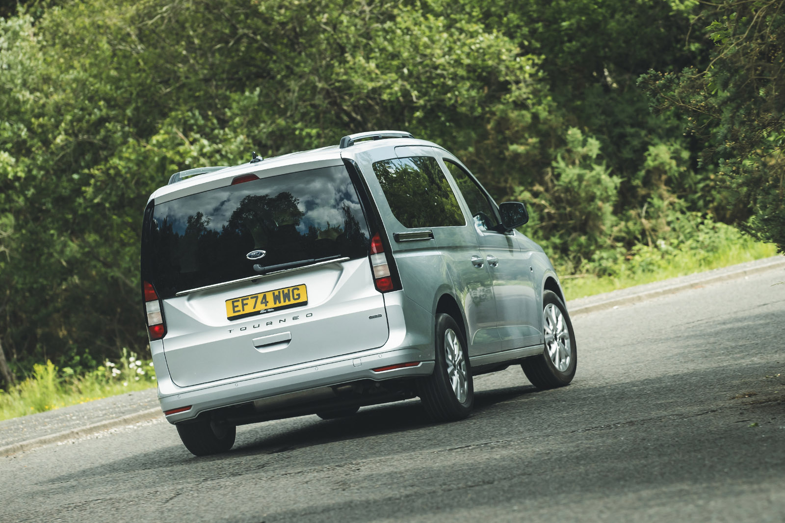 Ford Tourneo Connect review 2025 024 rear cornering