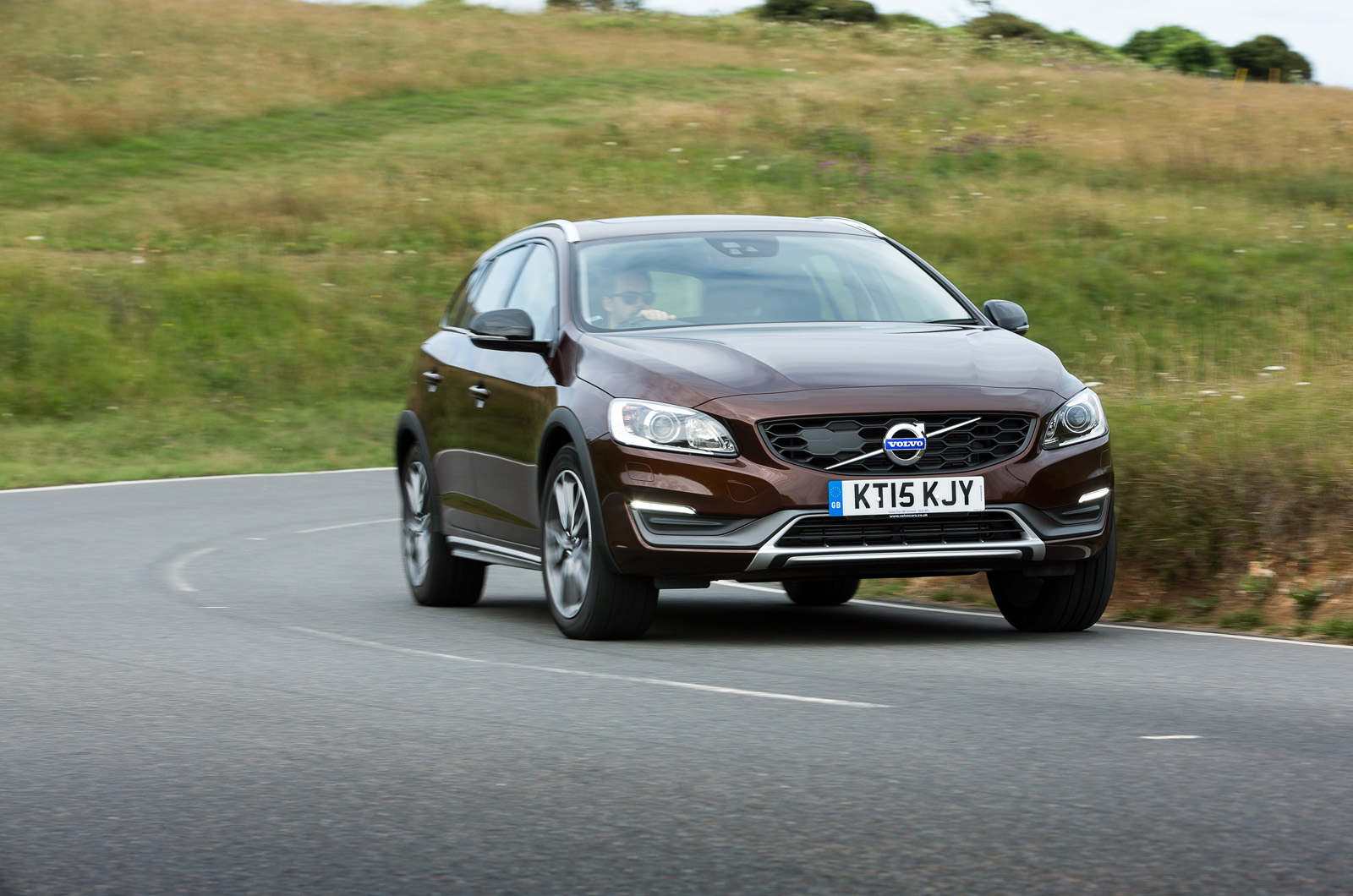 £30,195 Volvo V60 Cross Country