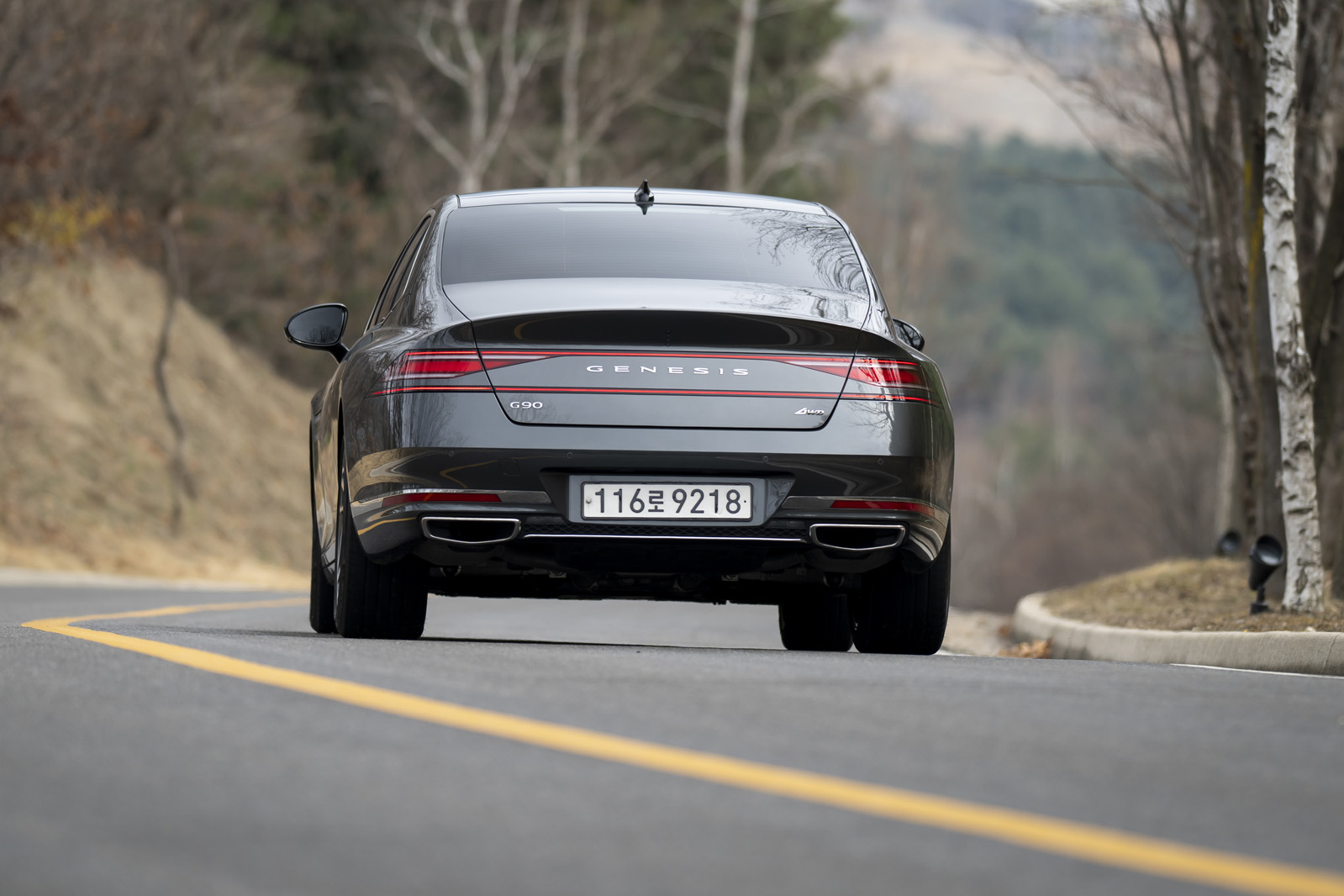 Genesis G90 rear