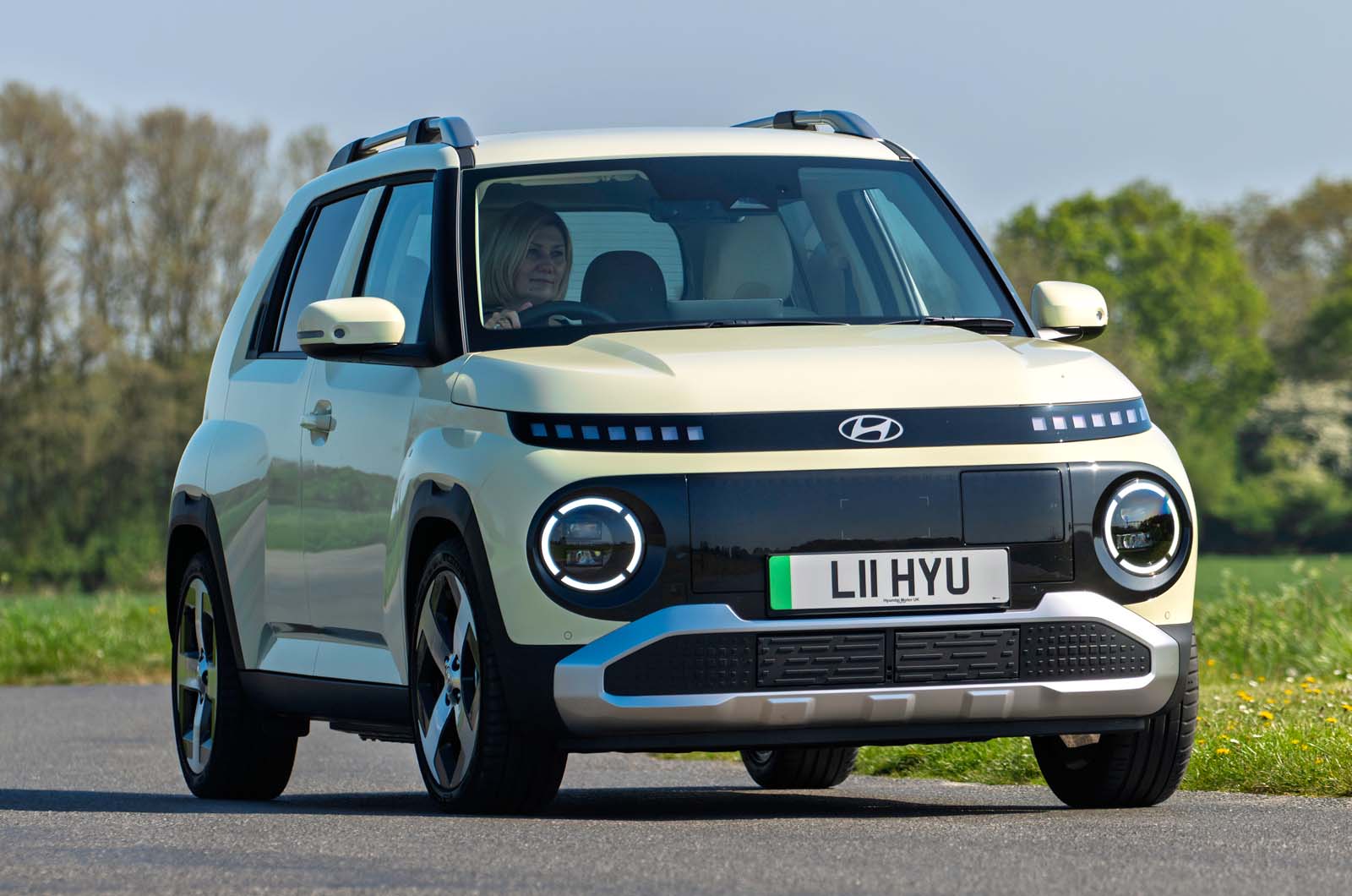hyundai uk inster front cornering