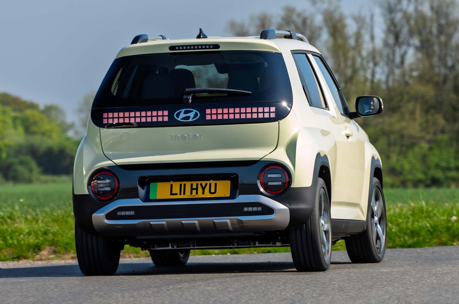 hyundai uk inster rear cornering