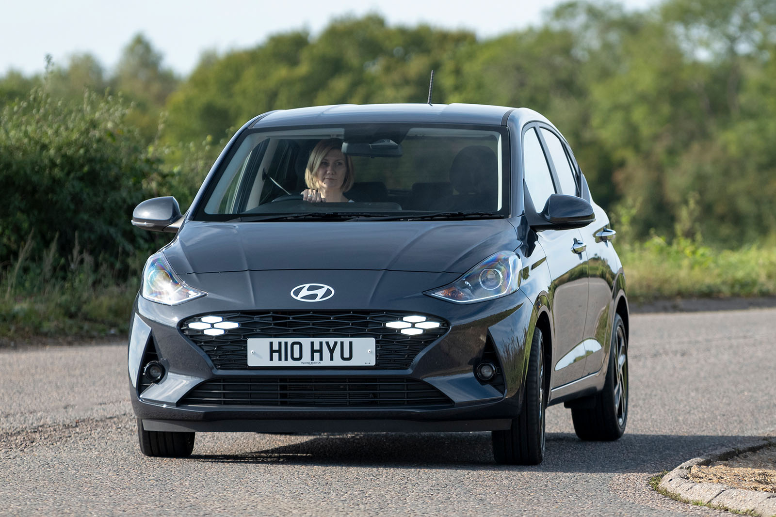 Hyundai i10 review front cornering