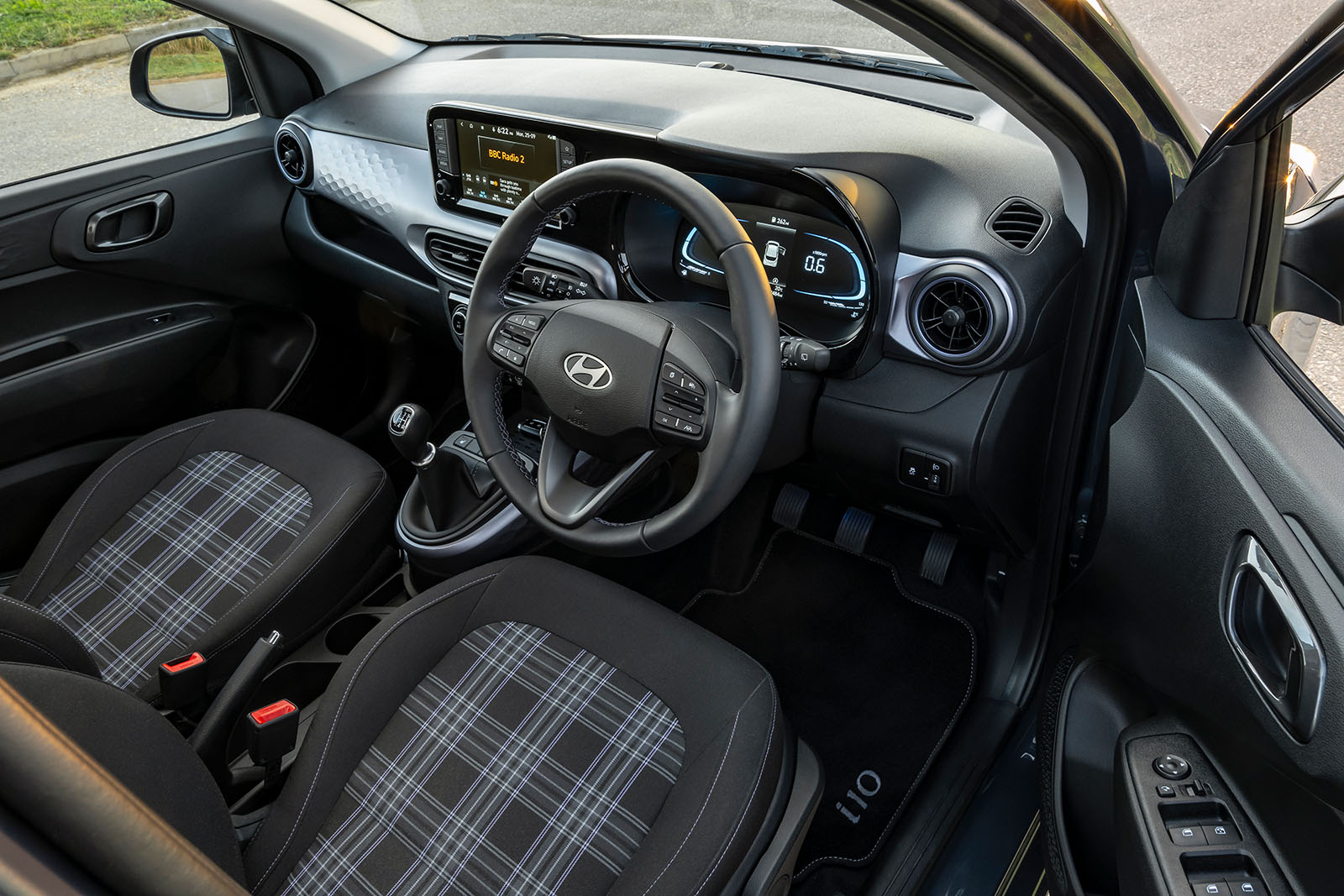 Hyundai i10 review interior dashboard