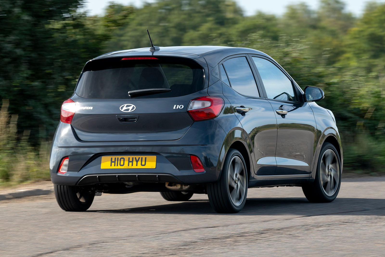 Hyundai i10 review rear cornering