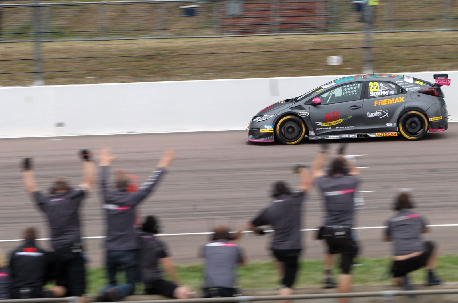 BTCC 2018: Morgan, Sutton and Smiley share Rockingham wins
