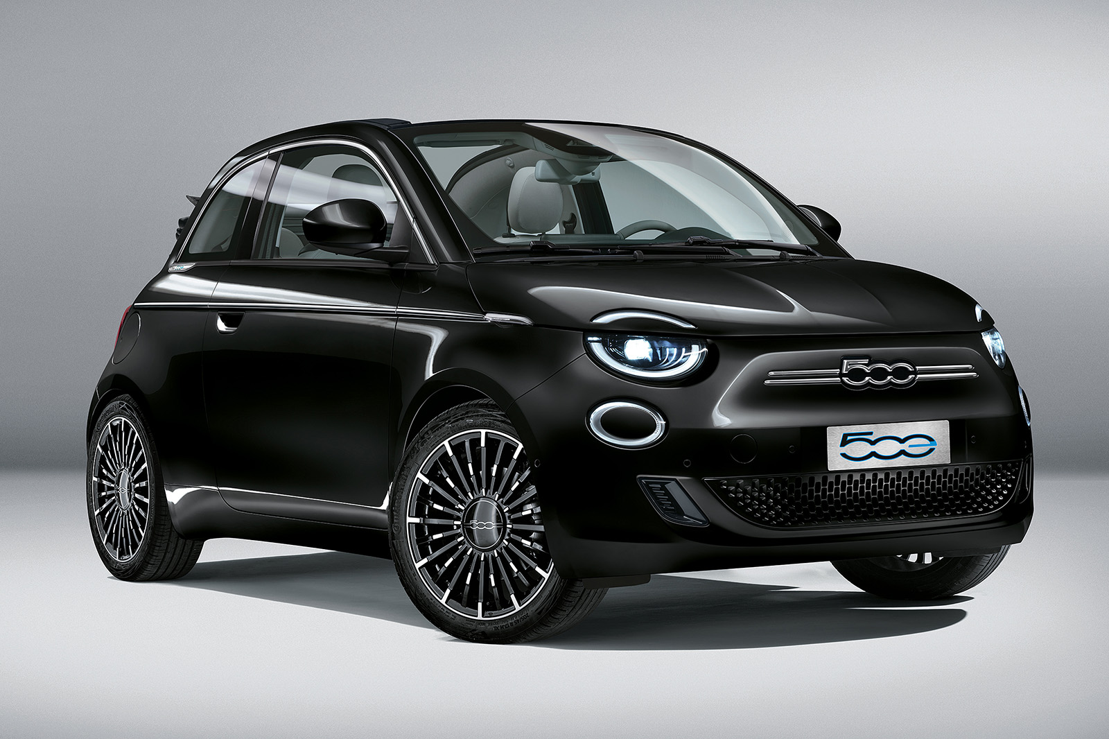 Fiat 500 Electric Cabrio Special Rücksitzbank Umklappen Electric Fiat 500 gains La Prima by Bocelli special edition | Autocar