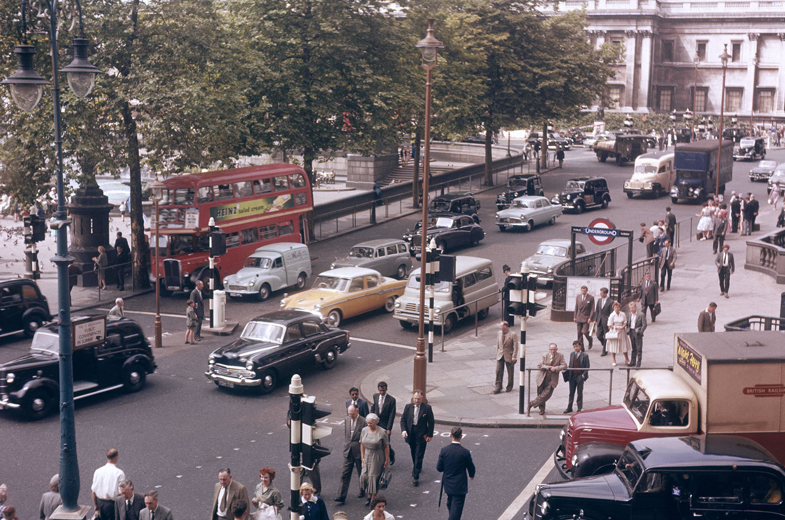 No lines, no cameras, no problem? What driving in London was really like in the 1950s | Autocar