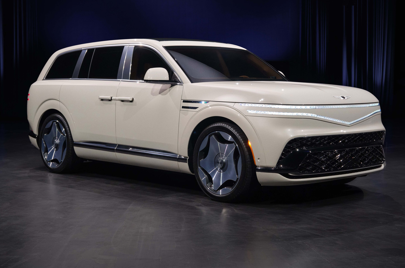 Genesis GV90 登場：歐洲最大尺寸電動 SUV，挑戰 Bentley 與 Rolls-Royce