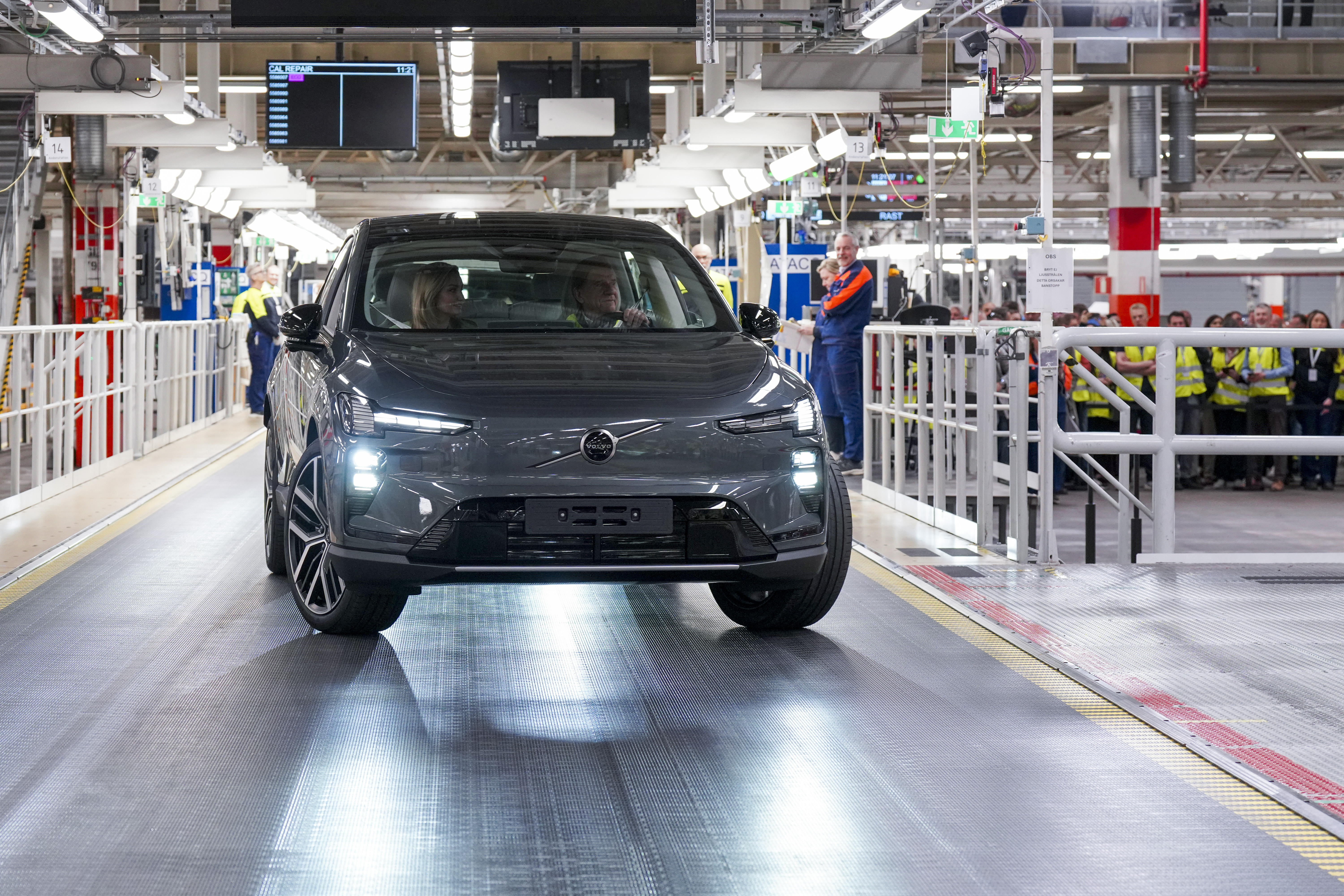 Volvo to cut 2500 jobs after "very disappointing" profit downturn