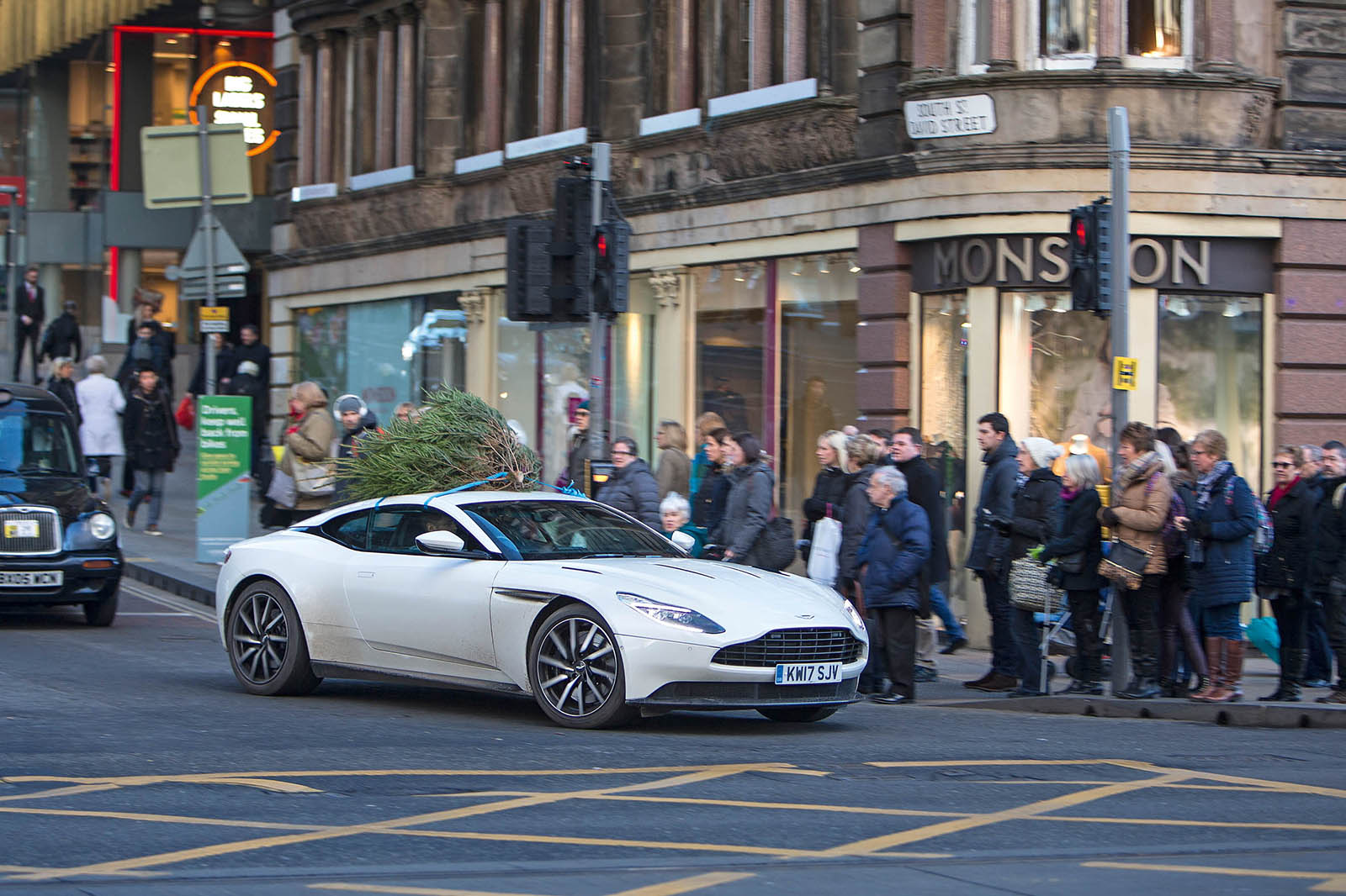 Aston xmas tree 81