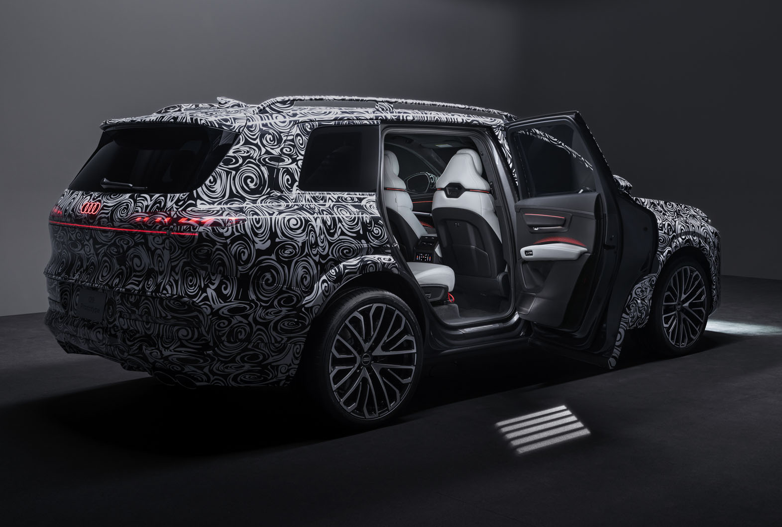 奧迪 Q9 官方內裝照曝光：品牌最大豪華 SUV 即將登場
