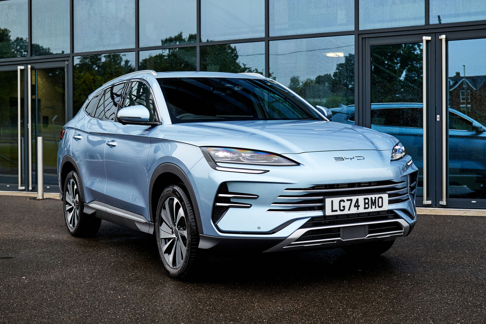 Chinese car makers plant flag atop UK plug-in hybrid market