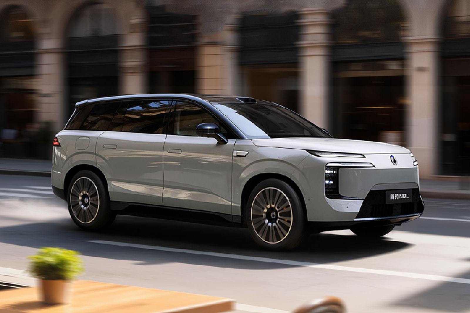 Denza N8L revealed as six-seat PHEV with 143-mile electric range