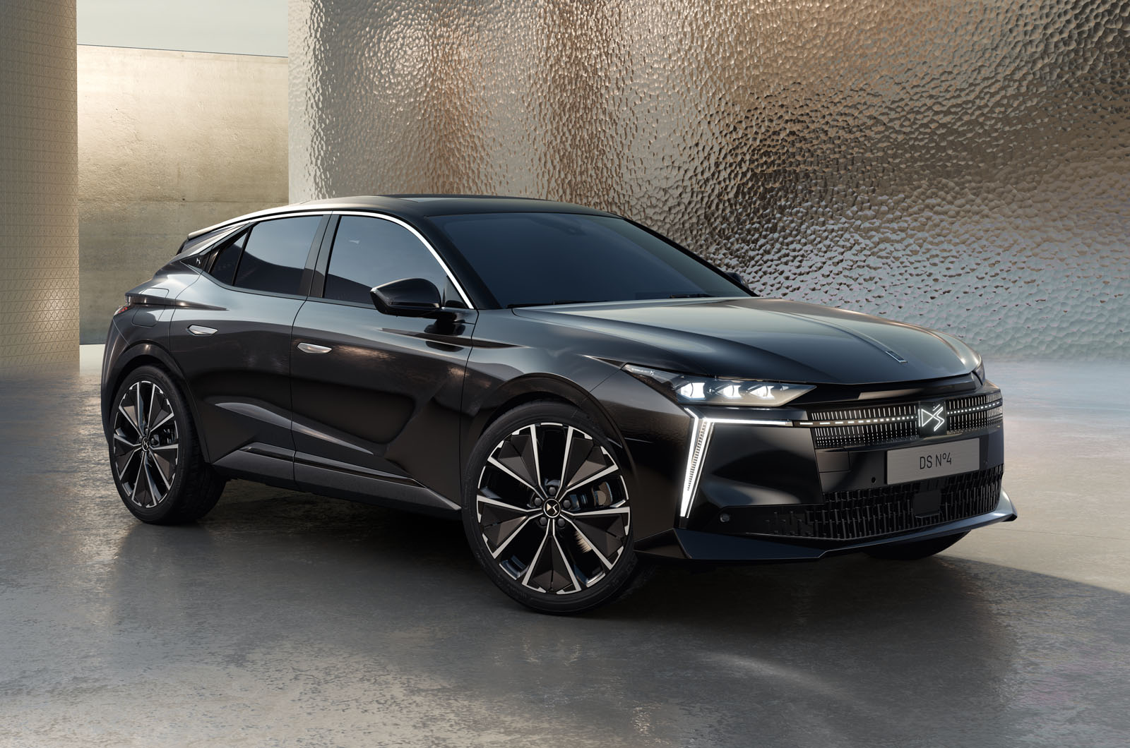 DS No4: new name, fresh face, option of electric power