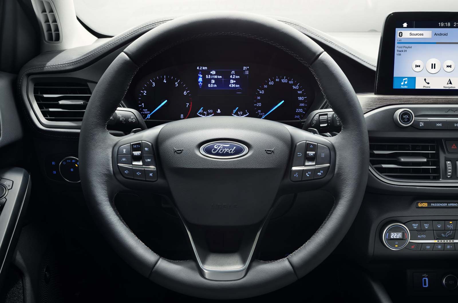 Ford 2018 focus vignale studio 29