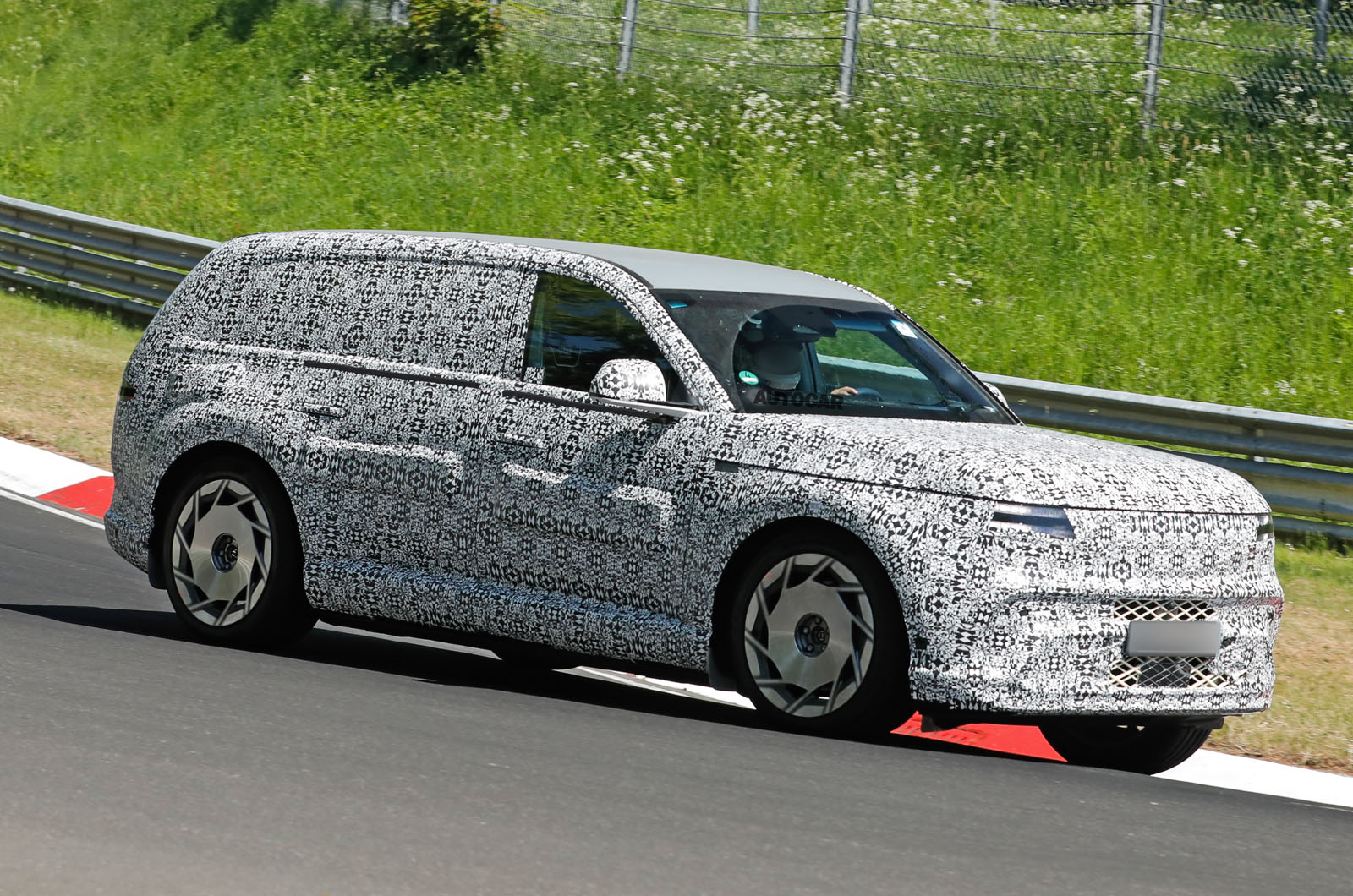 Genesis GV90 inbound as luxury six-seater with EV power