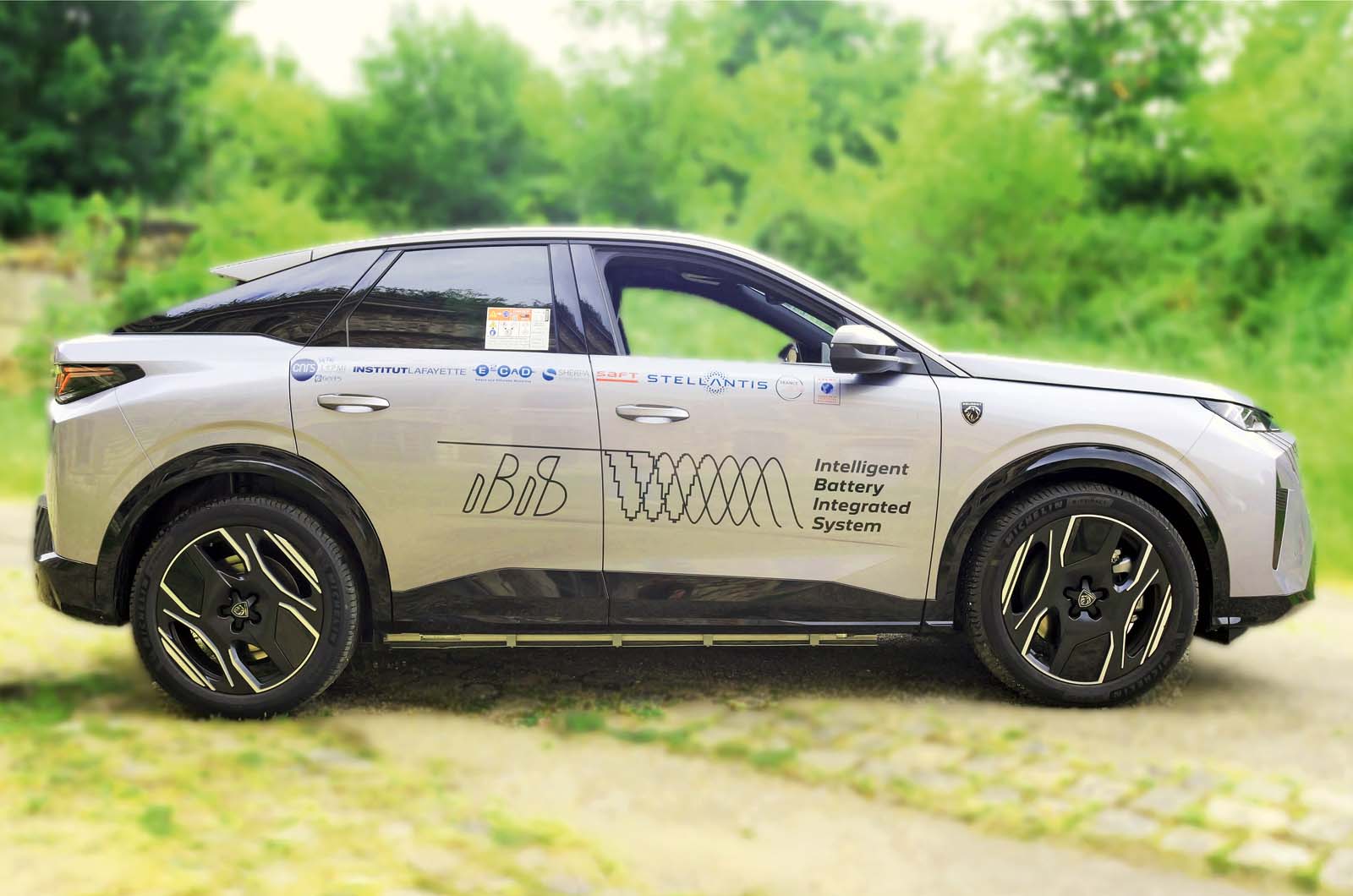 Stellantis unveils radical EV battery - 40kg lighter and 15% faster | Autocar