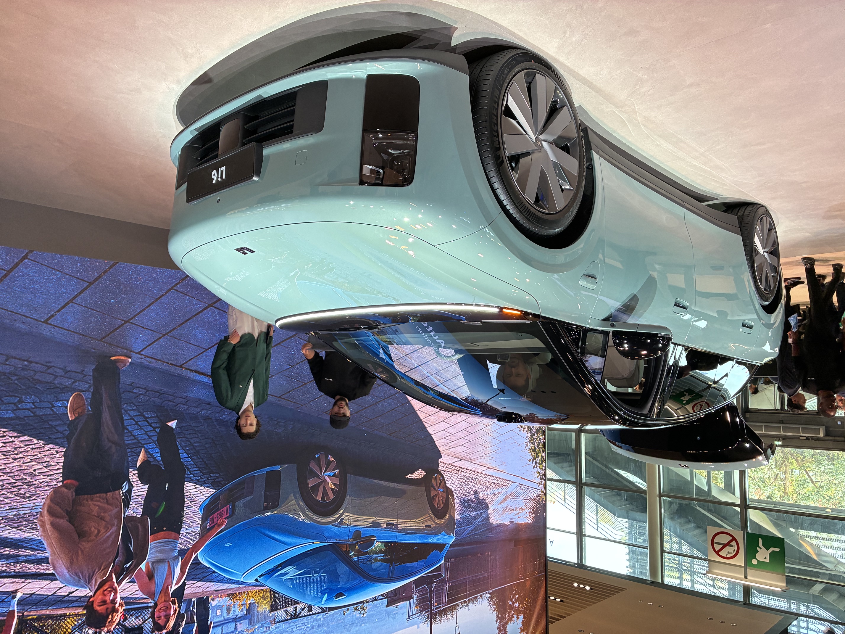 Li Auto: China's best-selling premium EV firm is coming to the UK