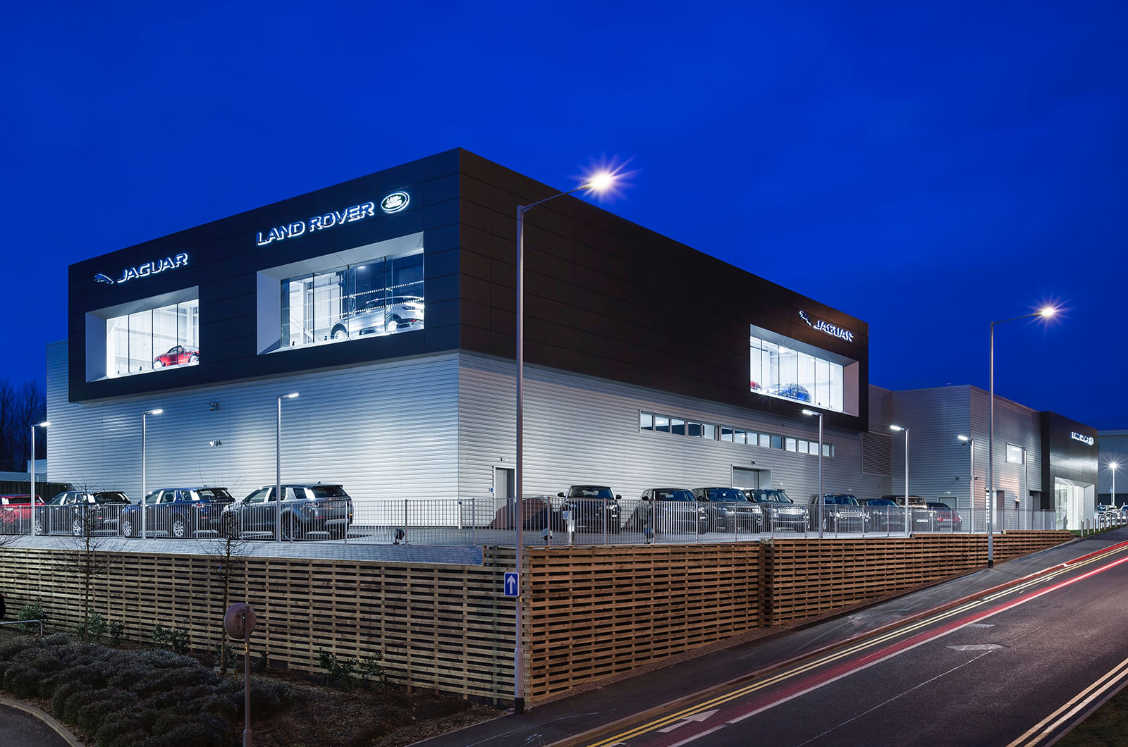 Jaguar Land Rover 2016 sales top 500,000 | Autocar