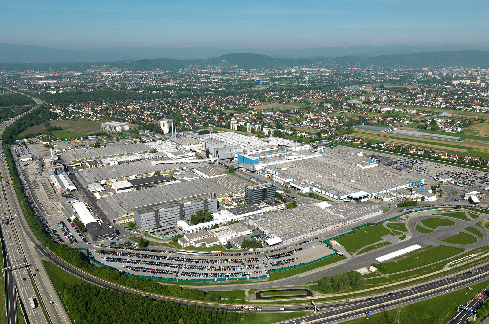 New Jaguar I-Pace battery electric vehicle to be built at Magna in ...
