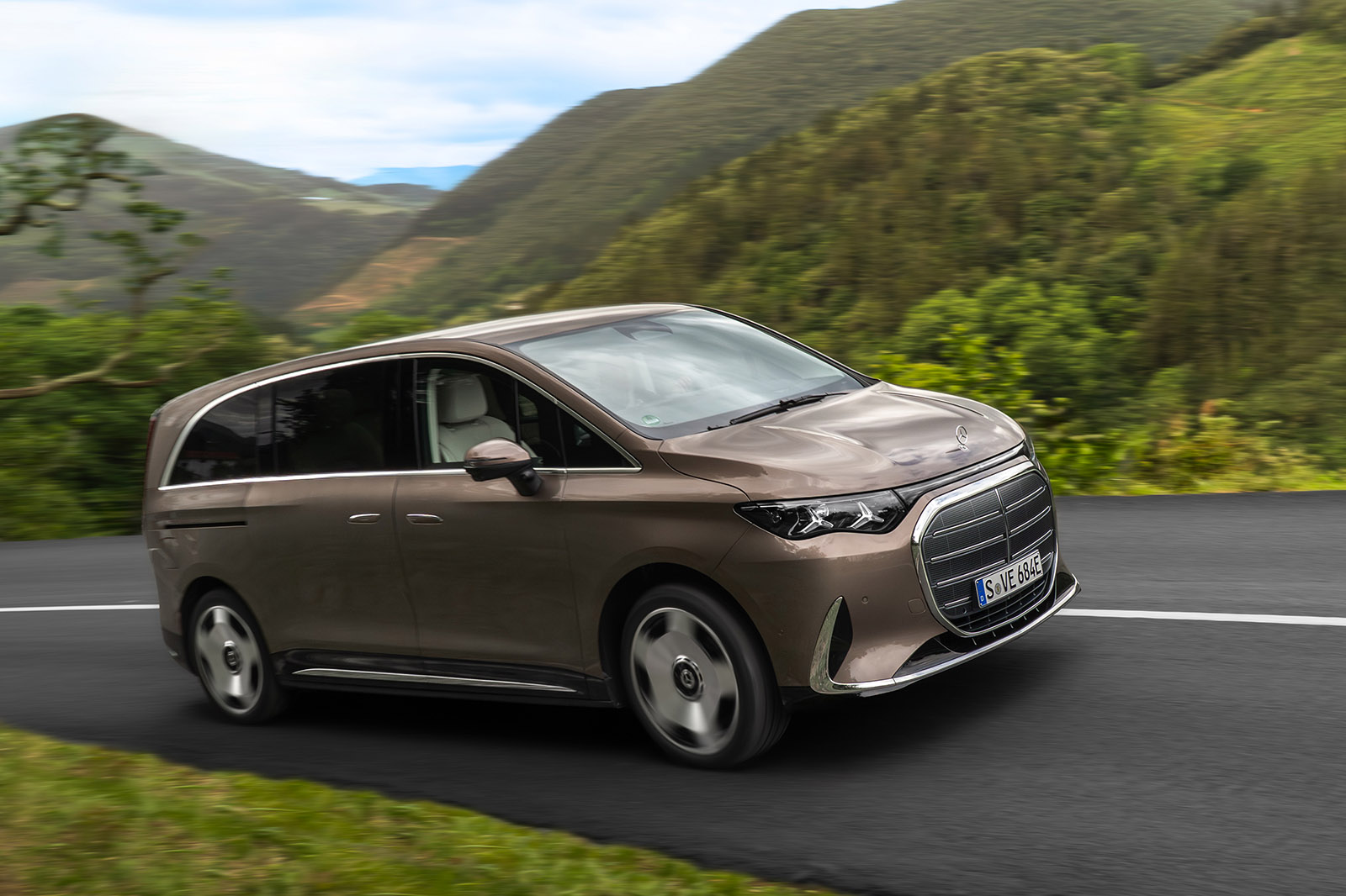 賓士 VLE 評測：全新電動 MPV 重新定義豪華移動體驗