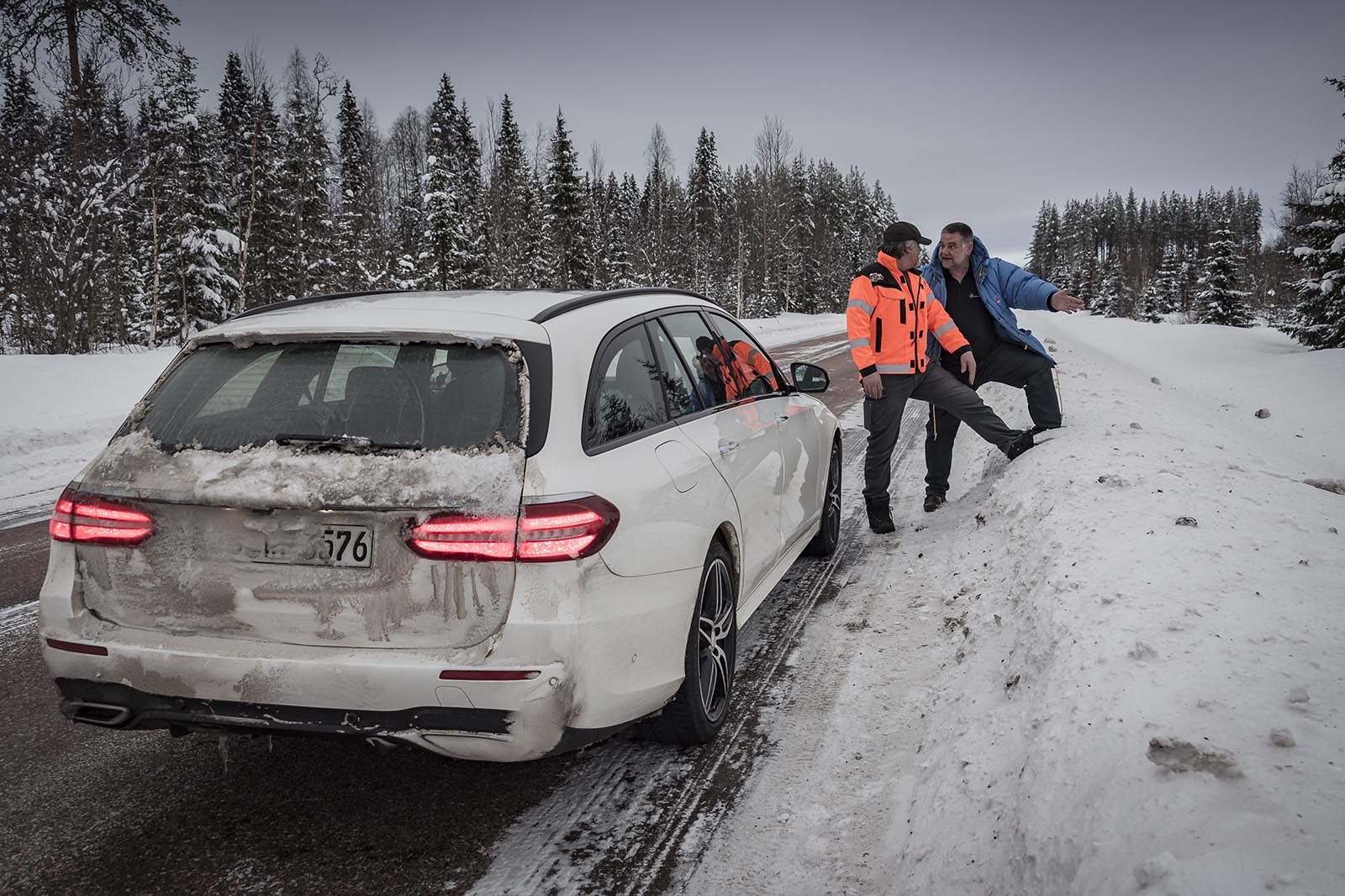 Mercedes esc inventor frank werner mohn right meets tow truck driver tommy bjurstrom left after 29 years 2