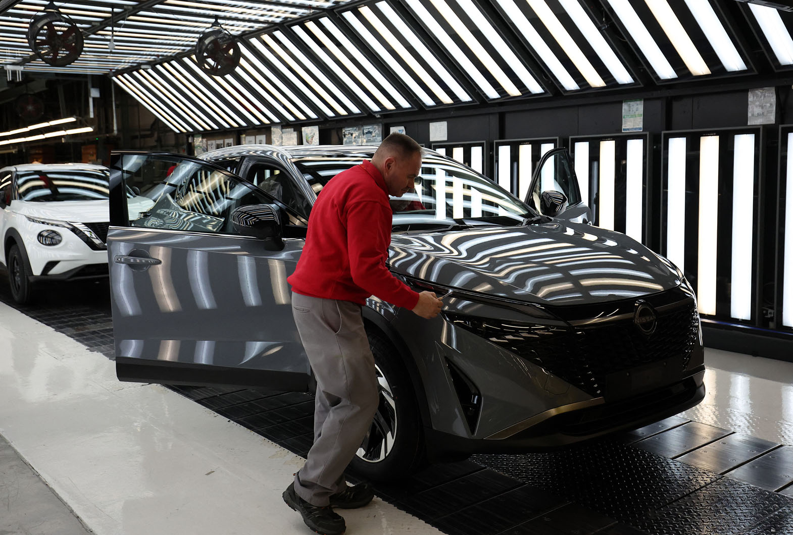 Nissan to shut production line at Sunderland in cost-saving move   www.autocar.co.uk