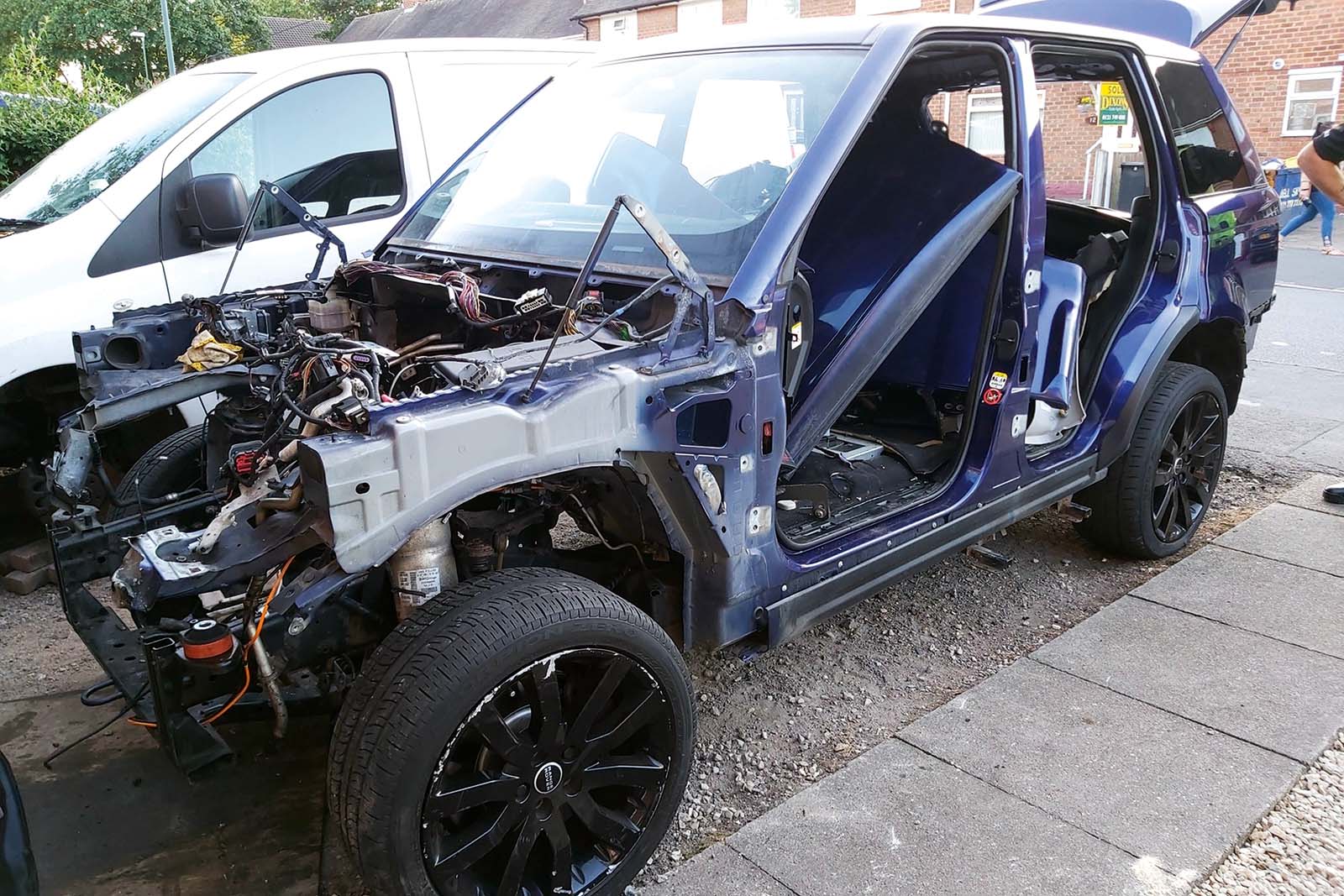 range-rover-vogue-scrapped.jpg