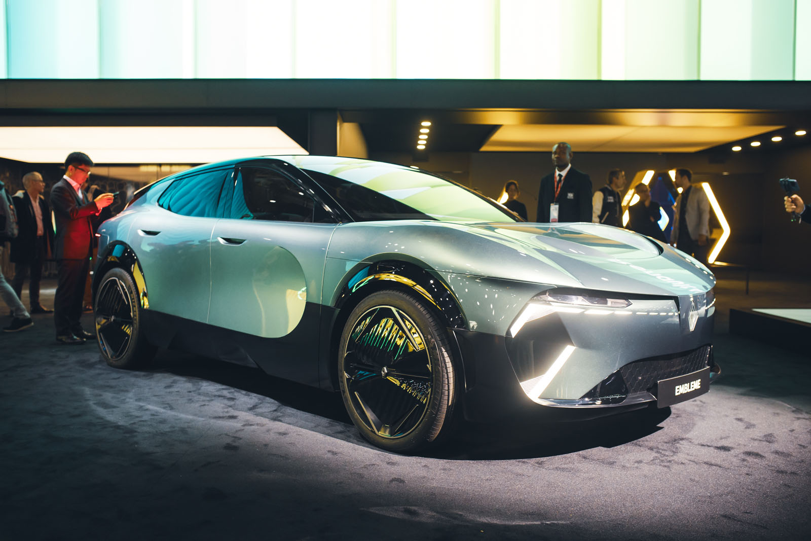 Renault CEO calls for range-extender EVs to replace 'fake PHEVs'