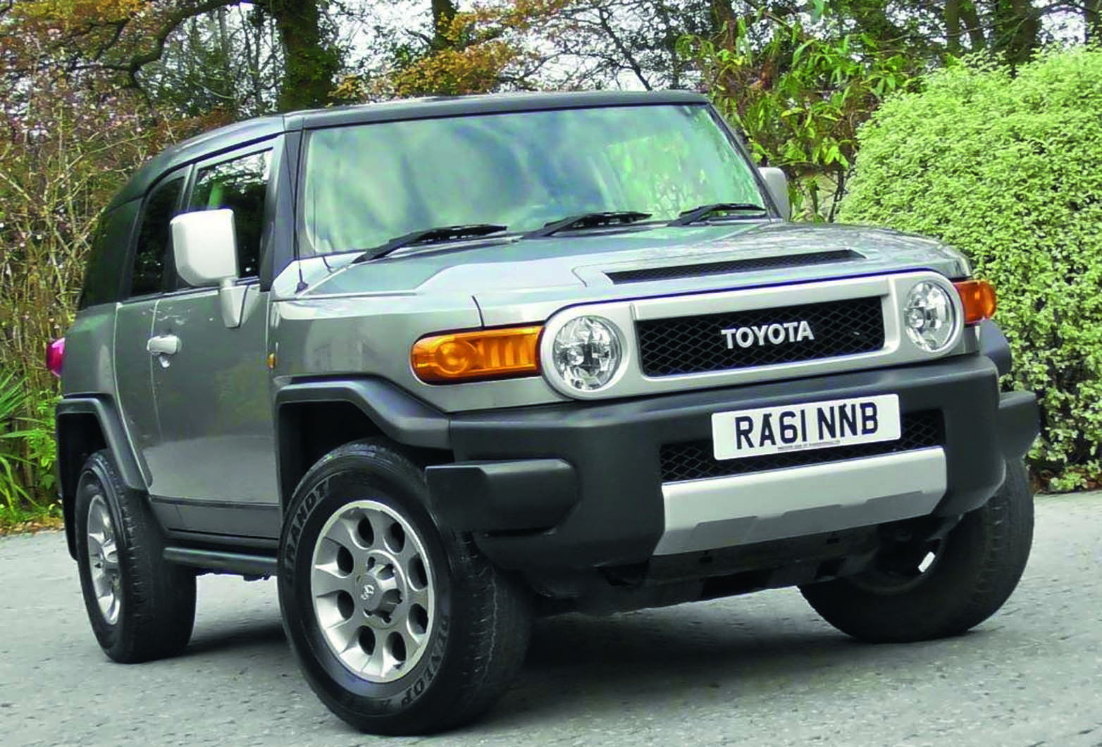 Toyota fj cruiser 4 0 v6 auto 4x4 suv right hand drive 281763321 4