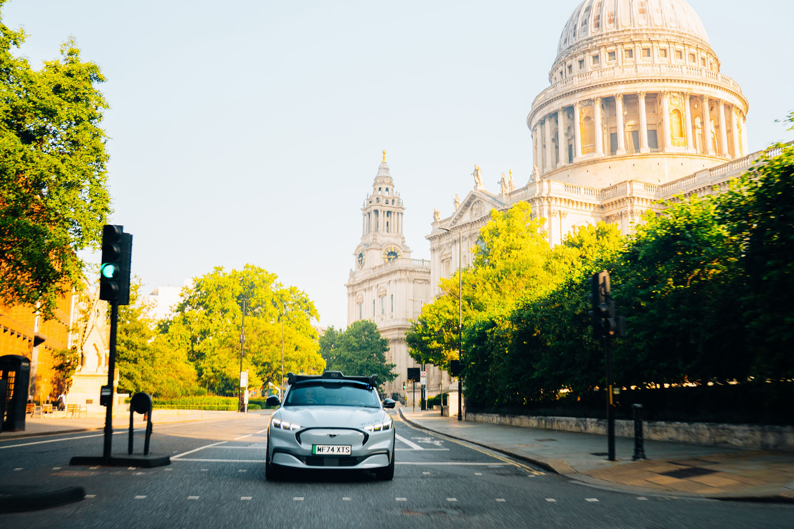 London's new self-driving taxis spark safety and traffic concerns