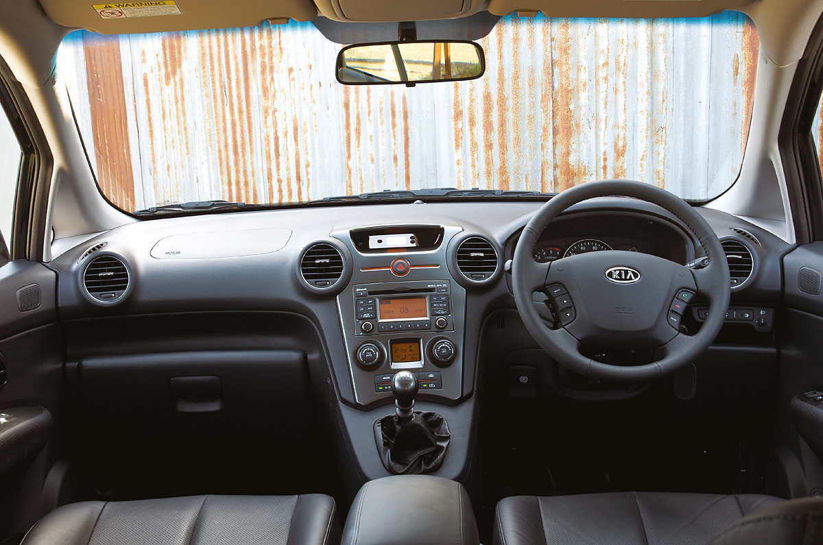 Kia Carens dashboard
