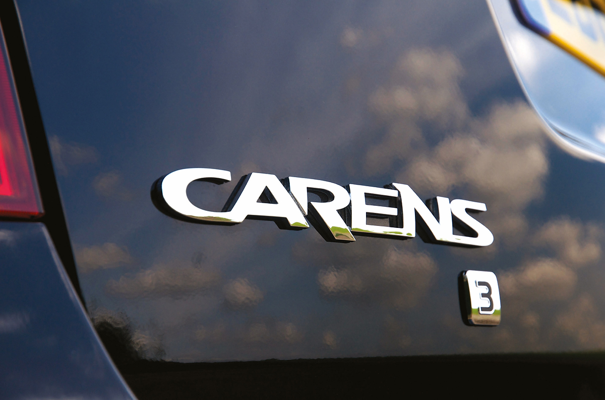 Kia Carens badging