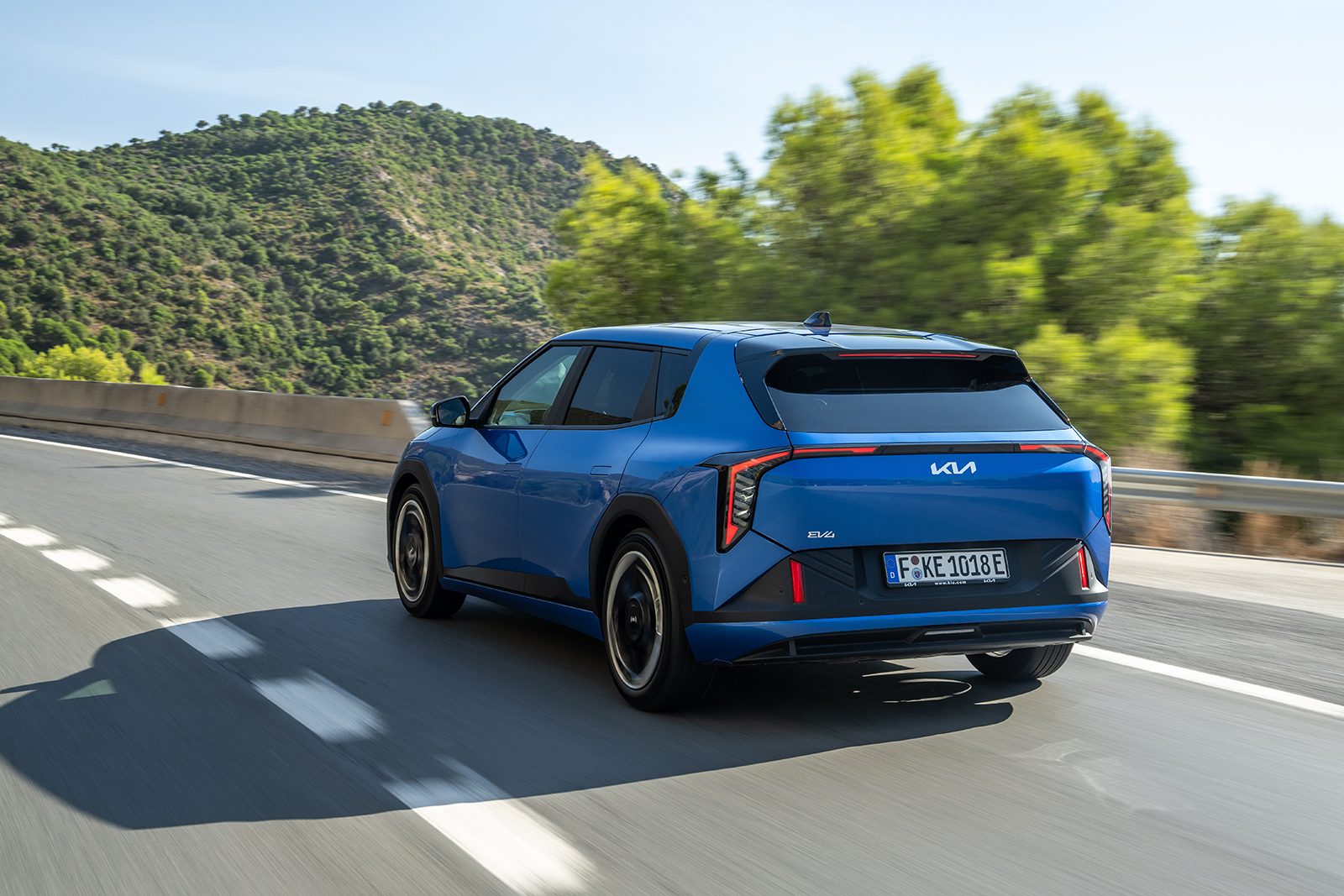 kia ev4 base line blue flame dynamic hires 004