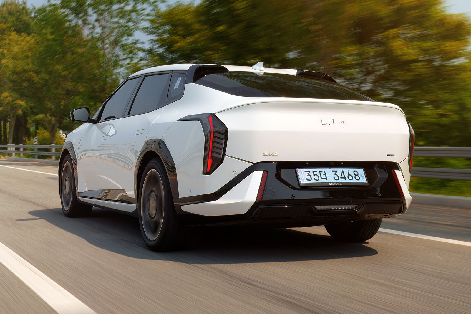 Kia EV4 berline avis 2025 02 suivi arrière Kia EV4 berline avis 2025 02 rear tracking
