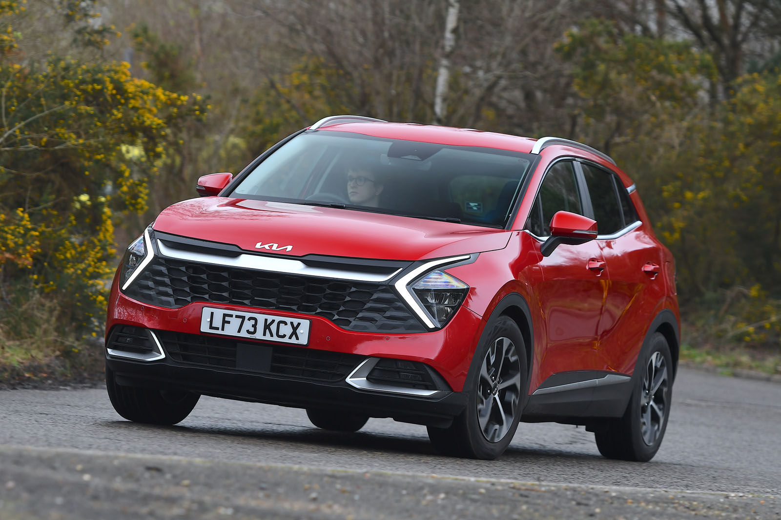 https://images.cdn.autocar.co.uk/best small suvs kia sportage