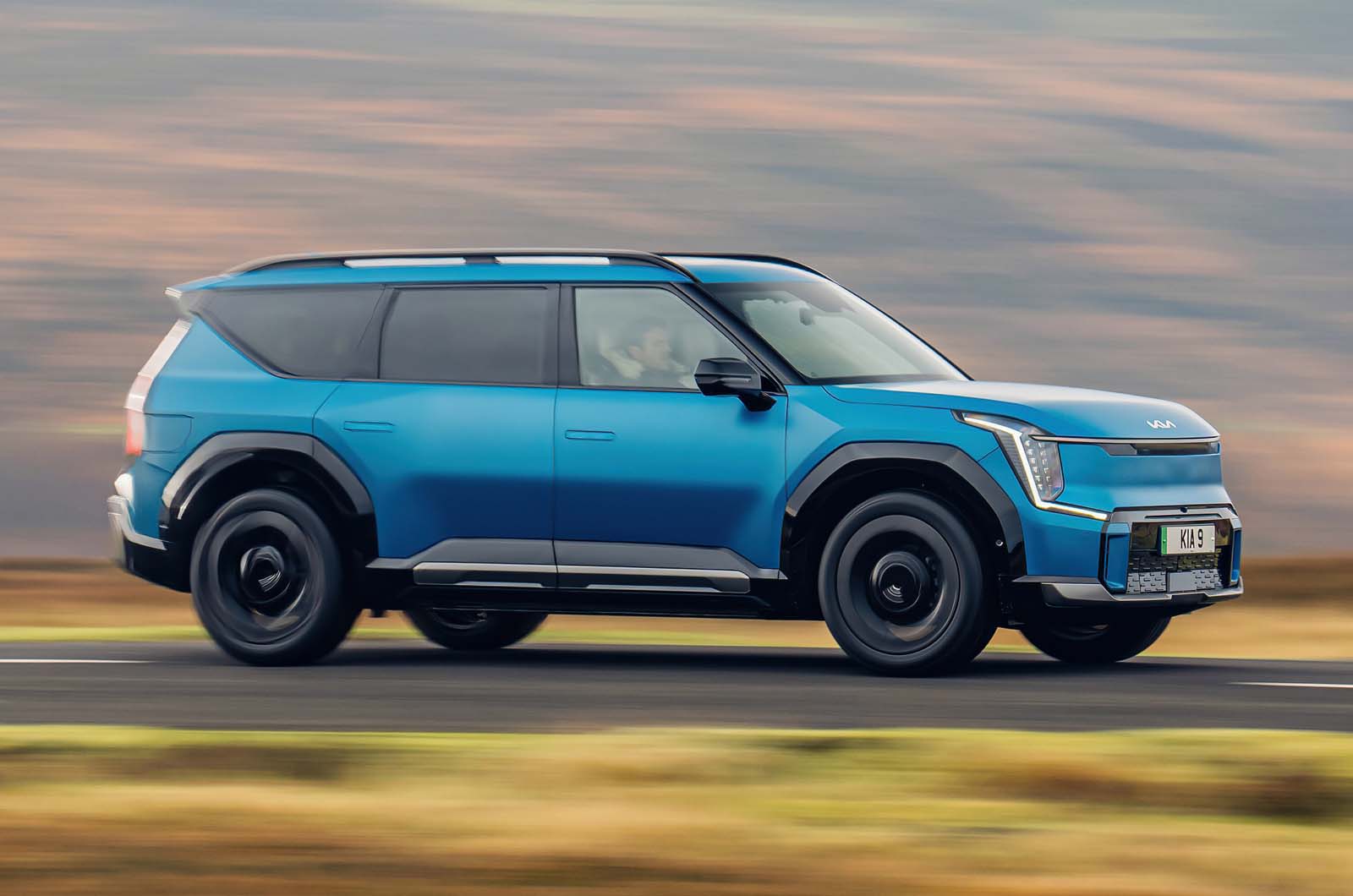 https://images.cdn.autocar.co.uk/kia_ev9_pan_best_large_suvs