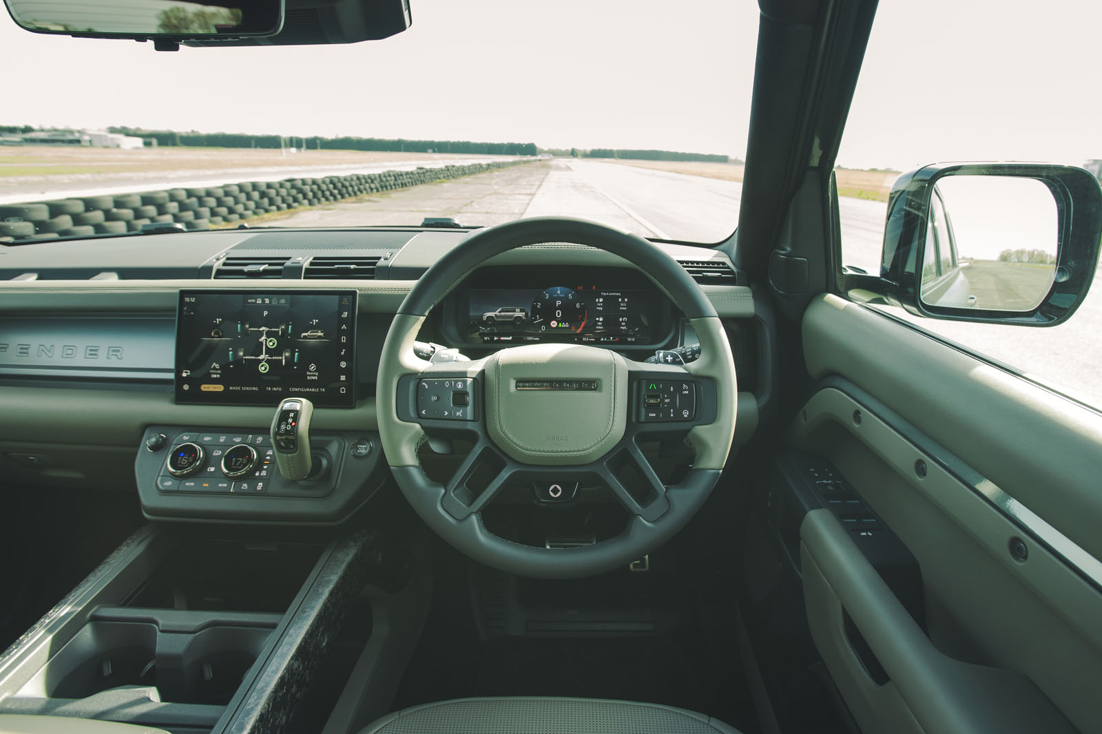 land rover defender octa rt 2025 dash 54