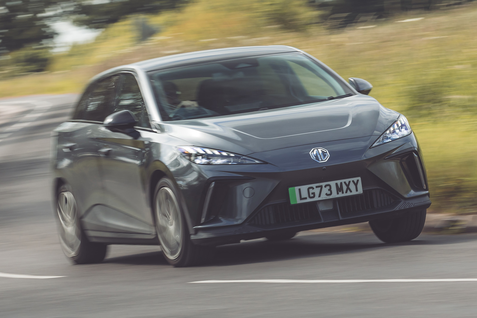 https://images.cdn.autocar.co.uk/MG 4 EV front cornering
