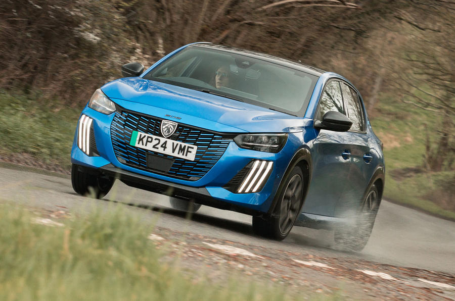 https://images.cdn.autocar.co.uk/Peugeot e-208 front tracking