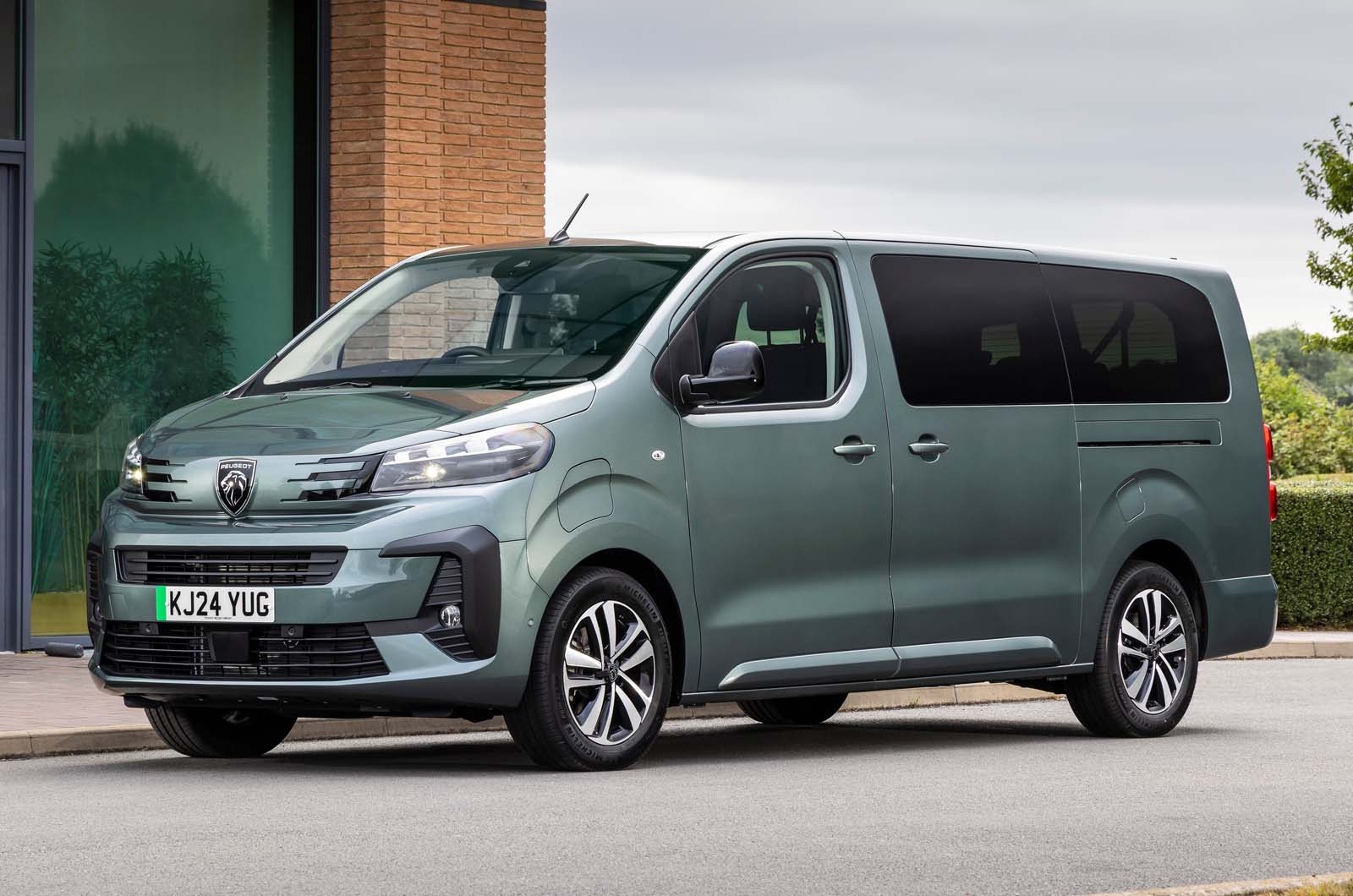 PEUGEOT ETRAVELLER 2024 UK EXT7