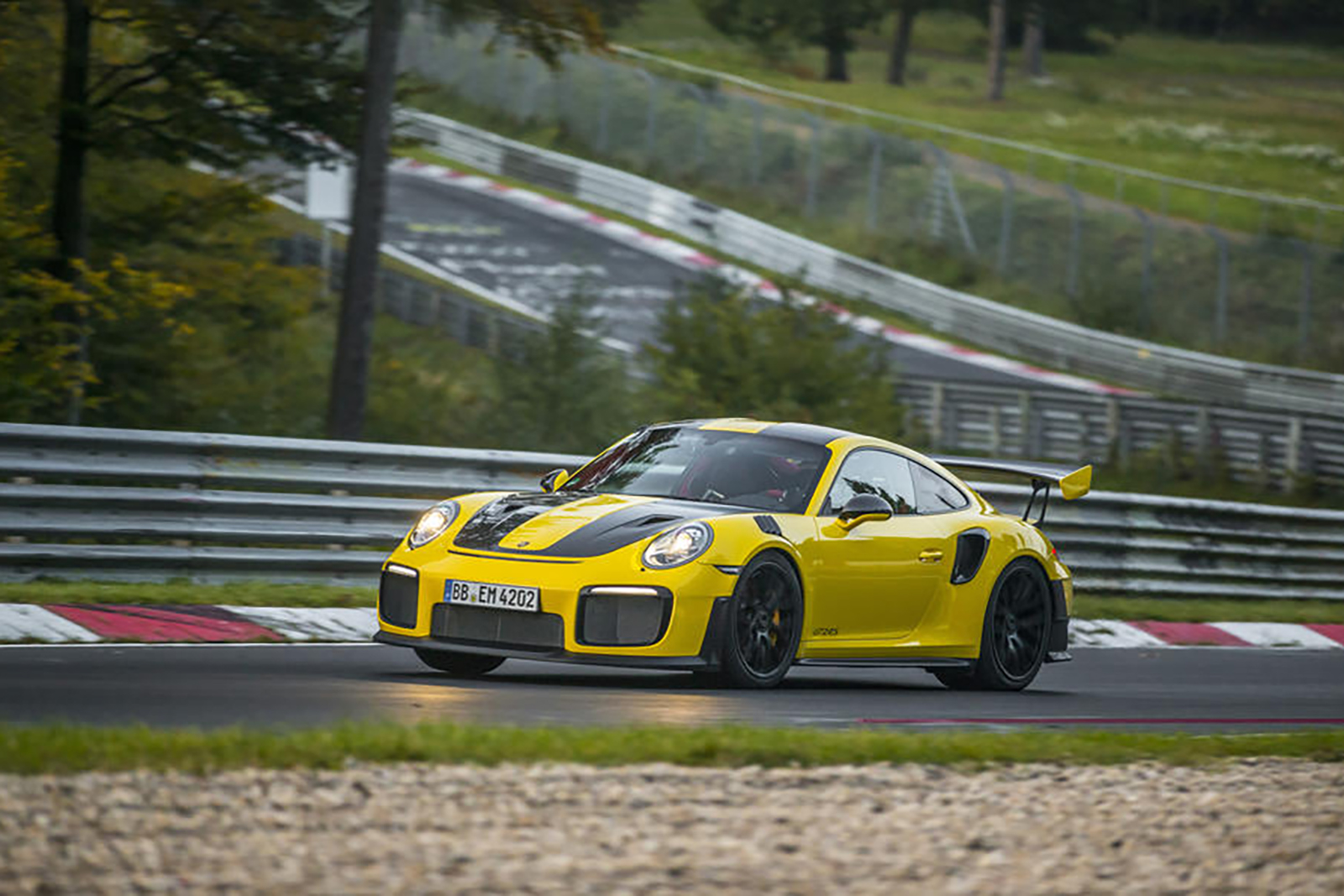 https://images.cdn.autocar.co.uk/Porsche 911 GT2 RS nurburgring record