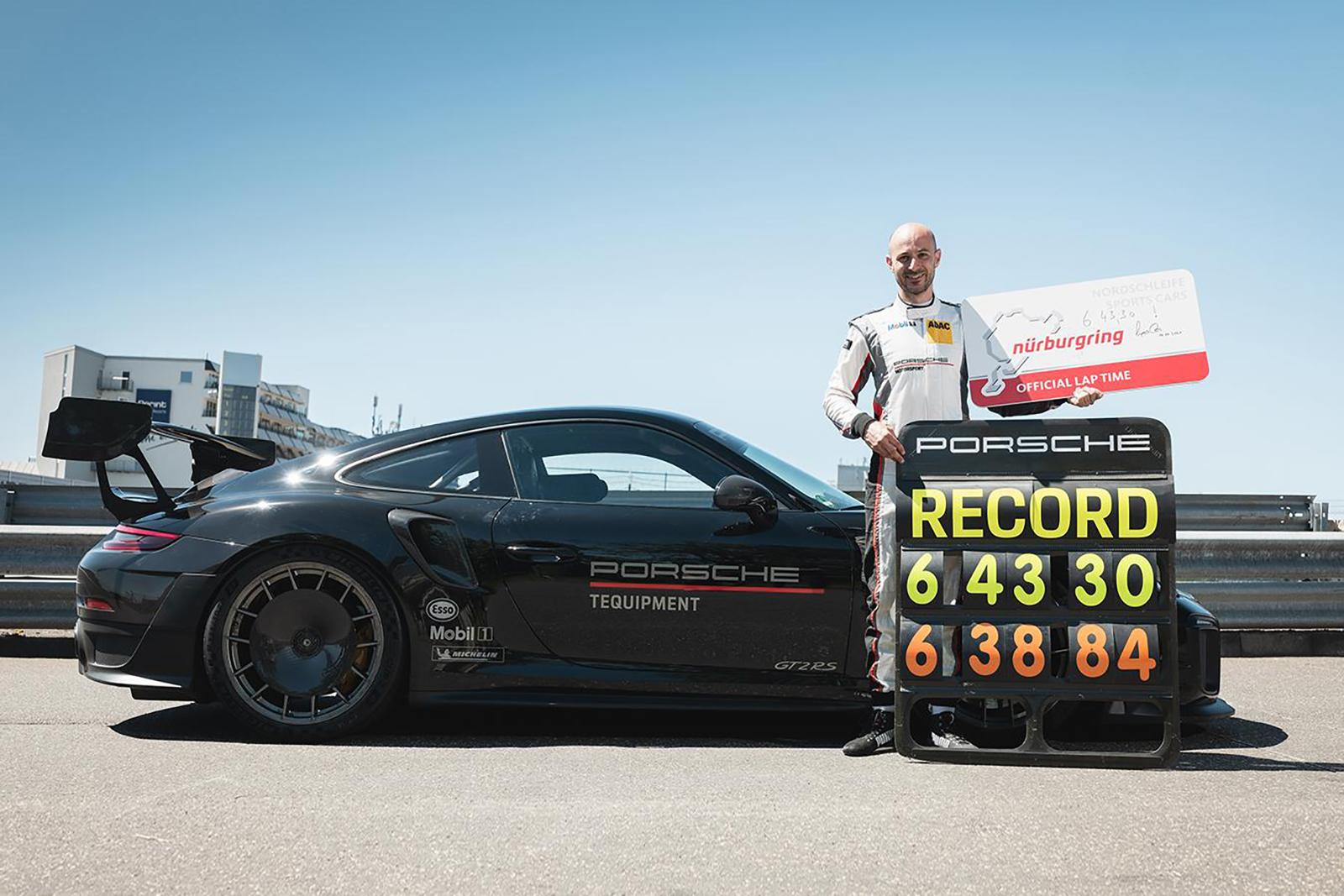 https://images.cdn.autocar.co.uk/nurburgring lap record Porsche 911 GT2 RS (with Manthey Performance Kit)