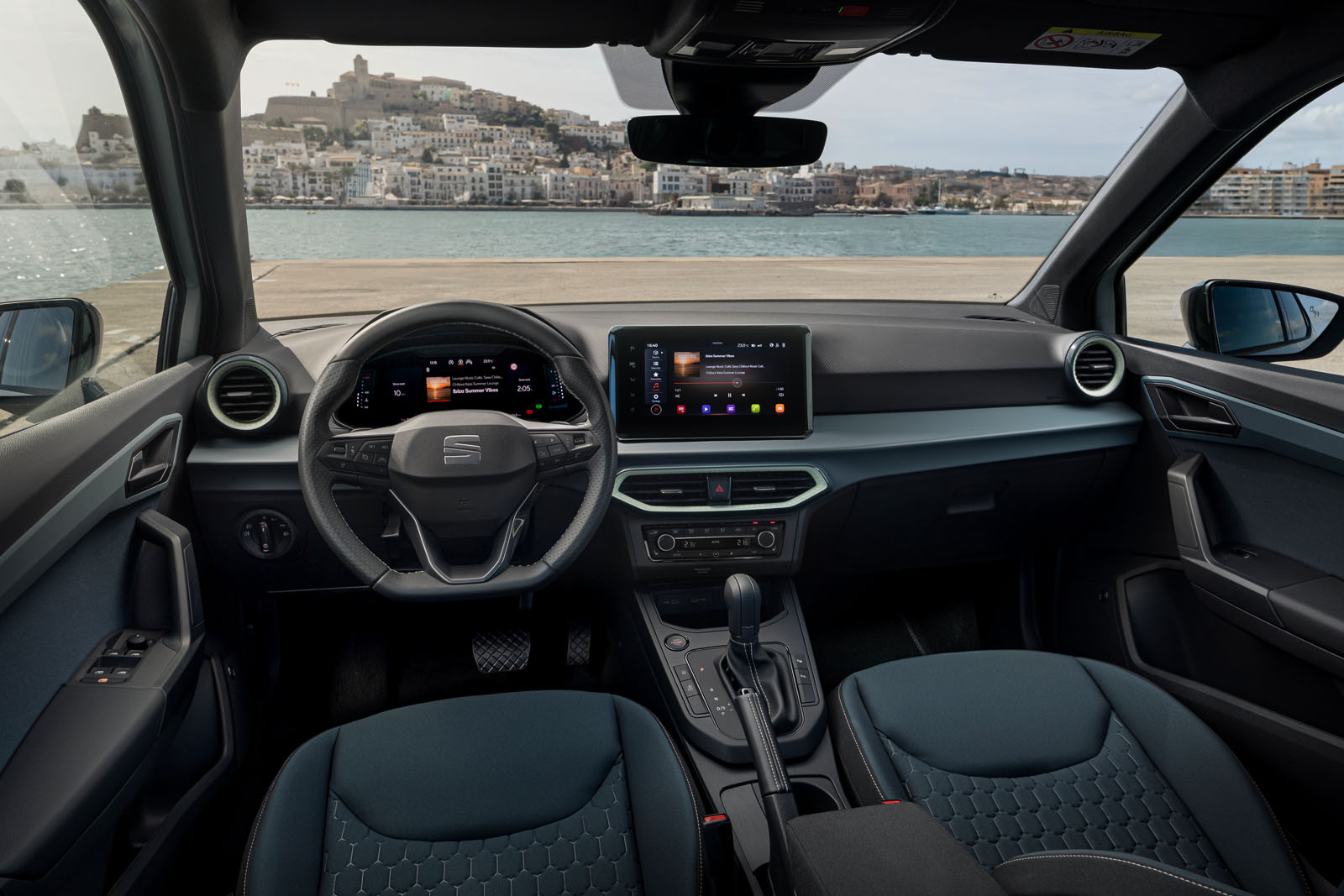 Seat Arona 2025 dashboard